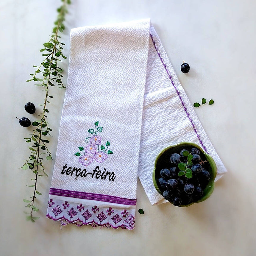 kitchen towel themed with purple trim and day of the week: Terça-Feira