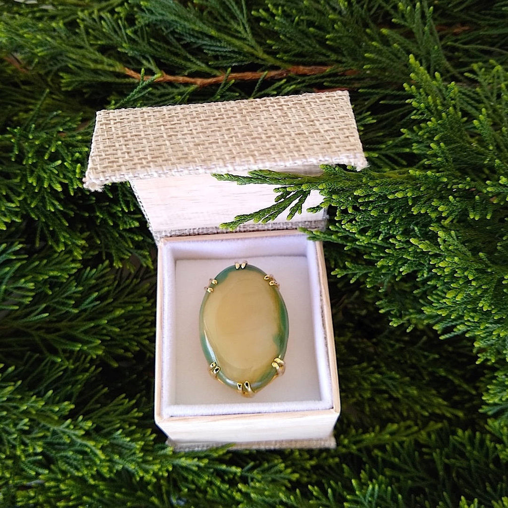 agate cocktail ring as seen in the gift box