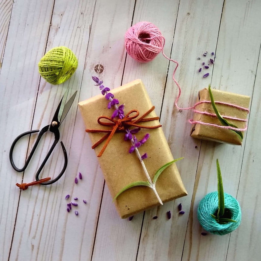 example use of farmhouse rustic black scissors with three balls of jute twine