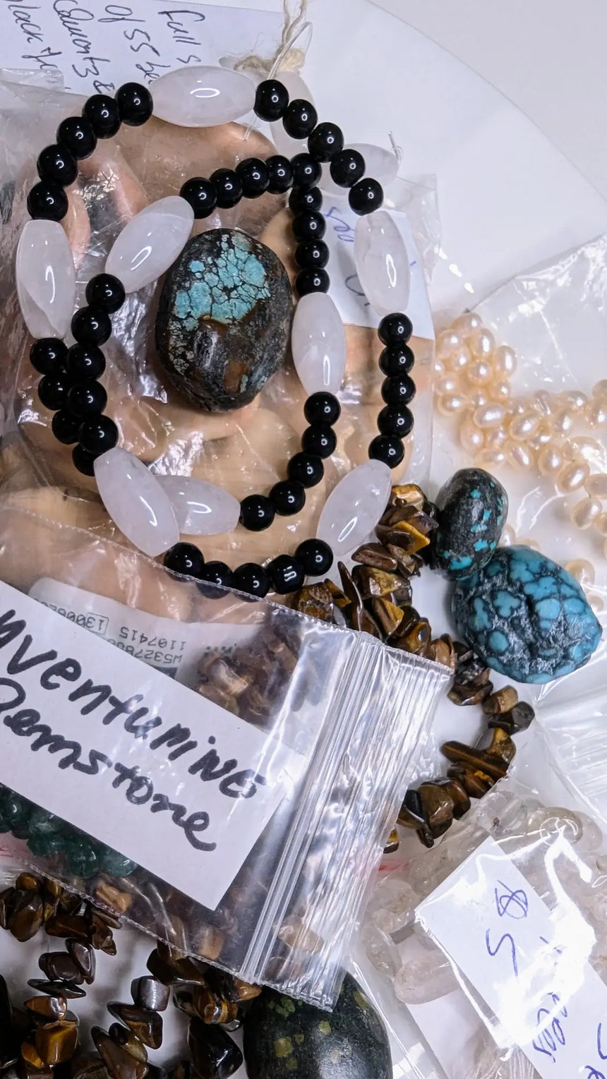 Turquoise loose beads, Aventurine, Moon Stone, Pearl, Red Italian Onyx, Quartz, Black Jasper, Tiger's Eye chips - perspective 4