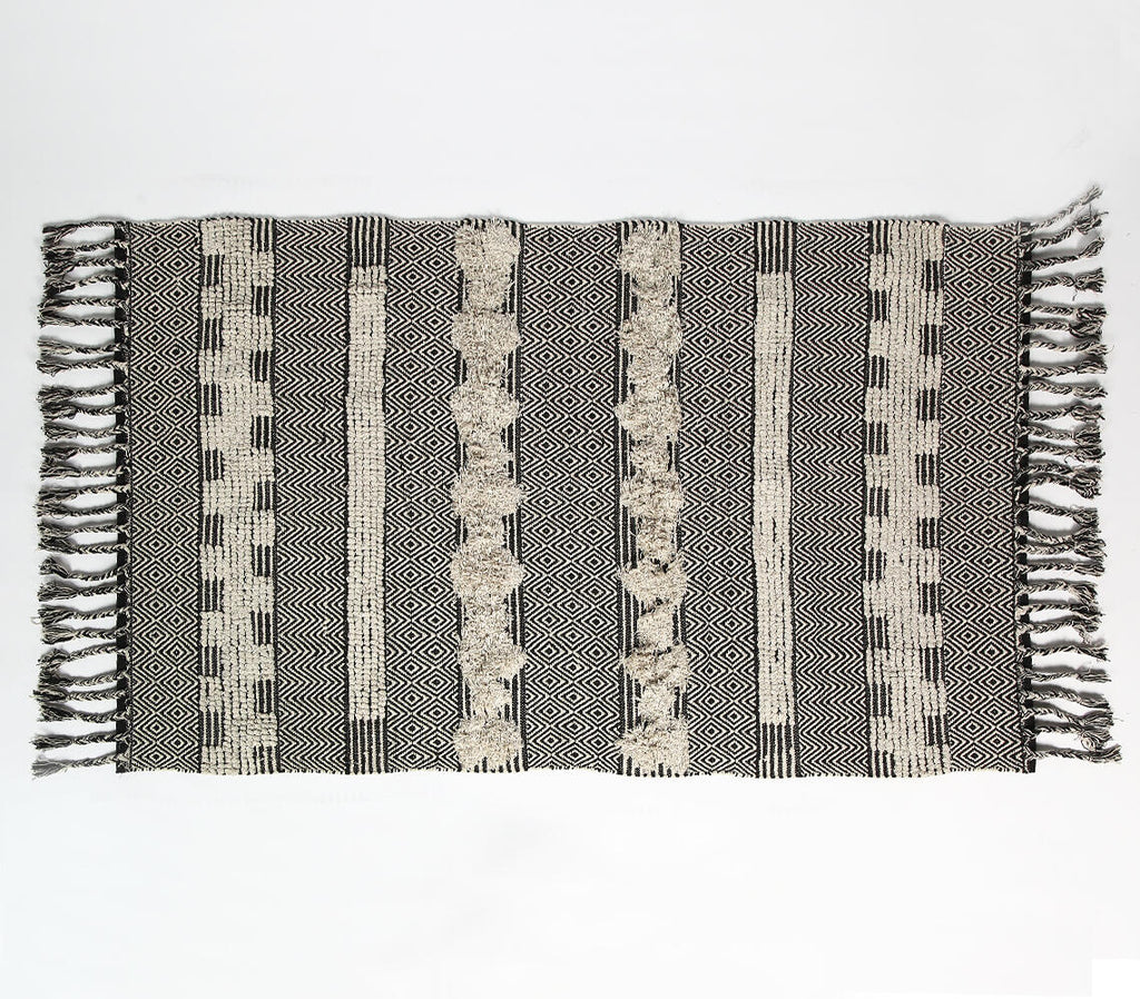 tufted cotton rug with tassels - top down view