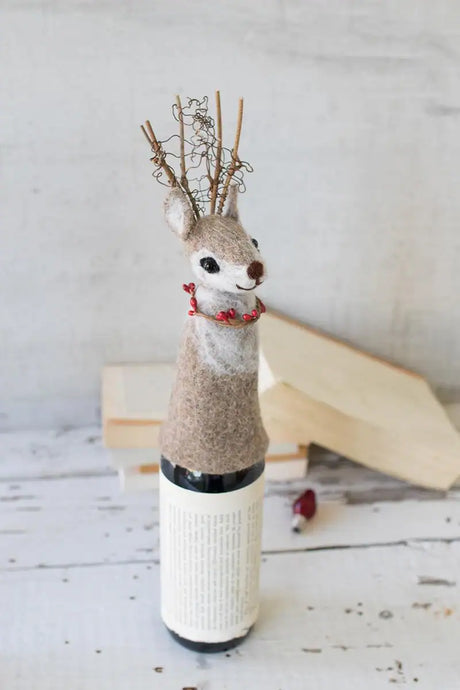 wine topper - friendly reindeer face - felt