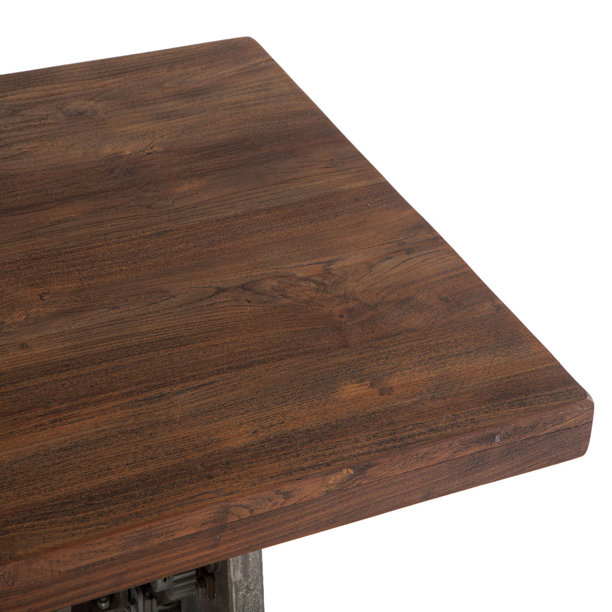 Detail of the crank and iron hardware on the Artezia desk