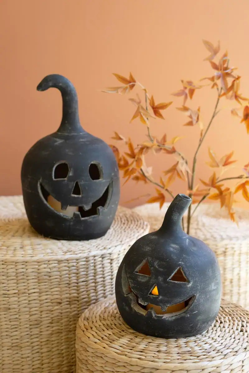 2 smiling jack-o-lanterns made of clay black