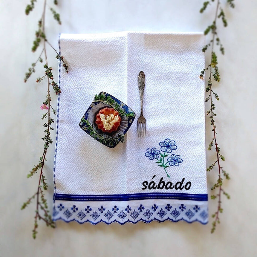 kitchen towel themed with violet trim and day of the week: Sábado