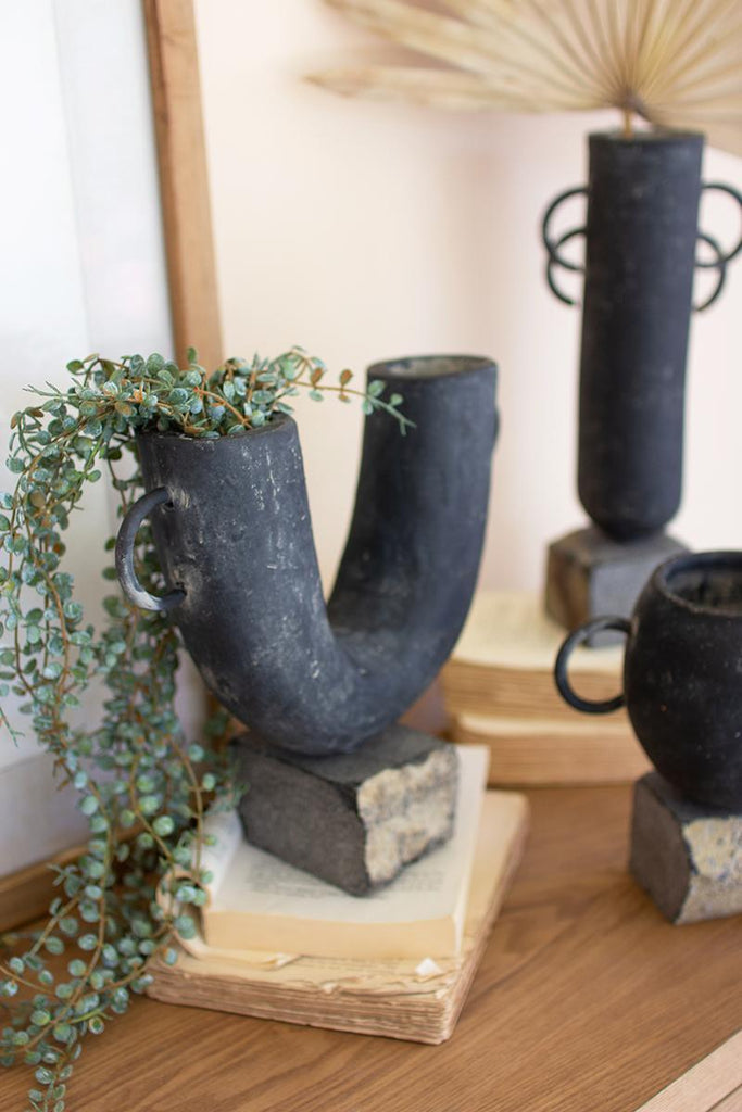 u-shaped black clay vase - zoomed in